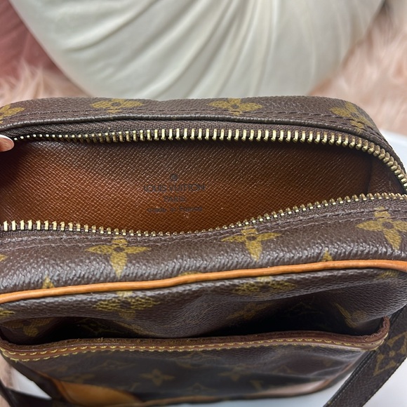 LOUIS VUITTON Danube shoulder crossbody bag Monogram - Picture 9 of 10